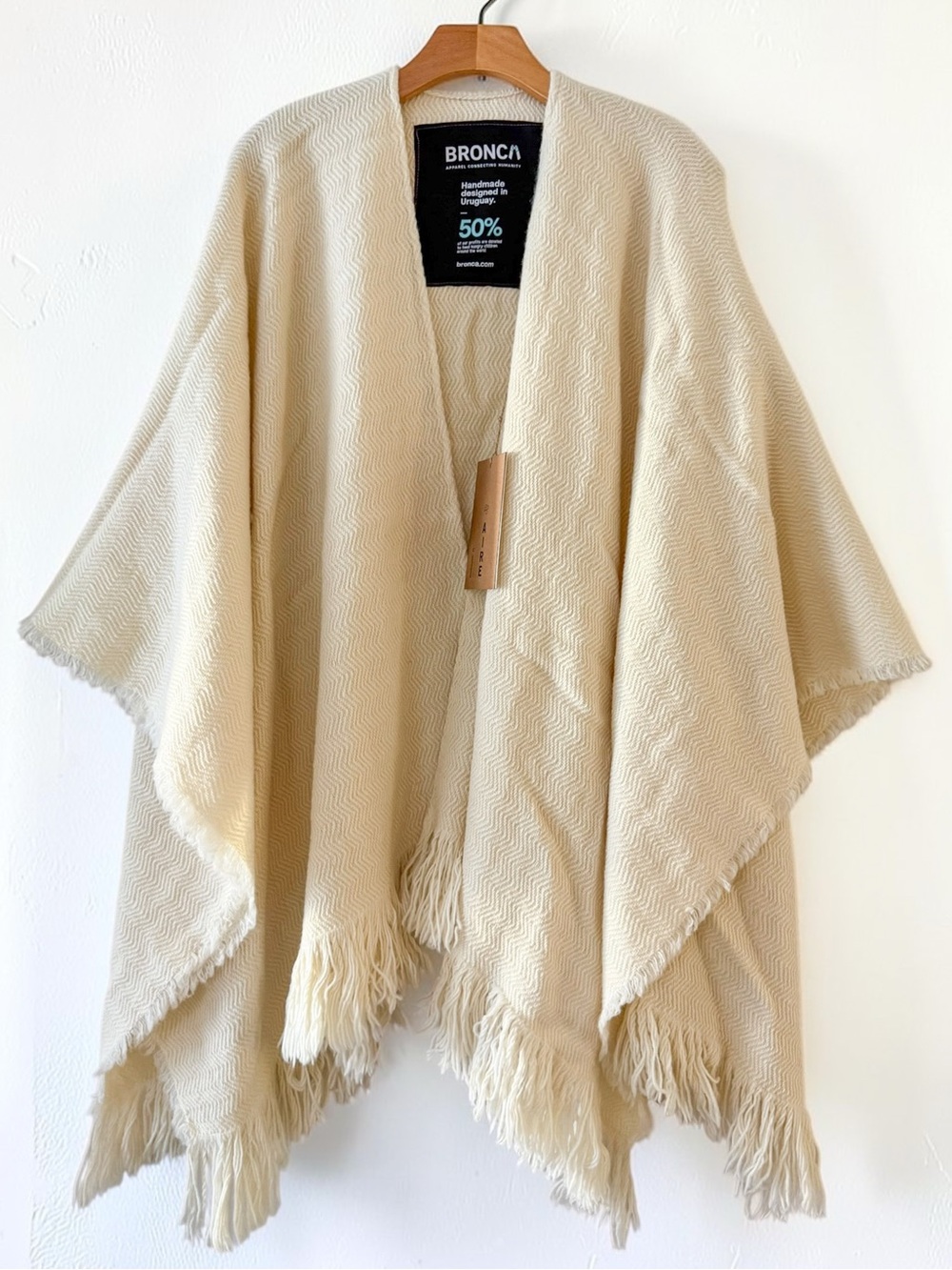 NWT✨ BRONCA Aire Poncho Cream Ivory Handmade Uruguay One Size Sustainable - Picture 4 of 10
